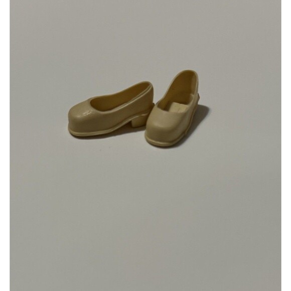 Vintage Sindy Marx Doll Shoes Off White Heels 1970s 1980s Original Accessory - Picture 6 of 12